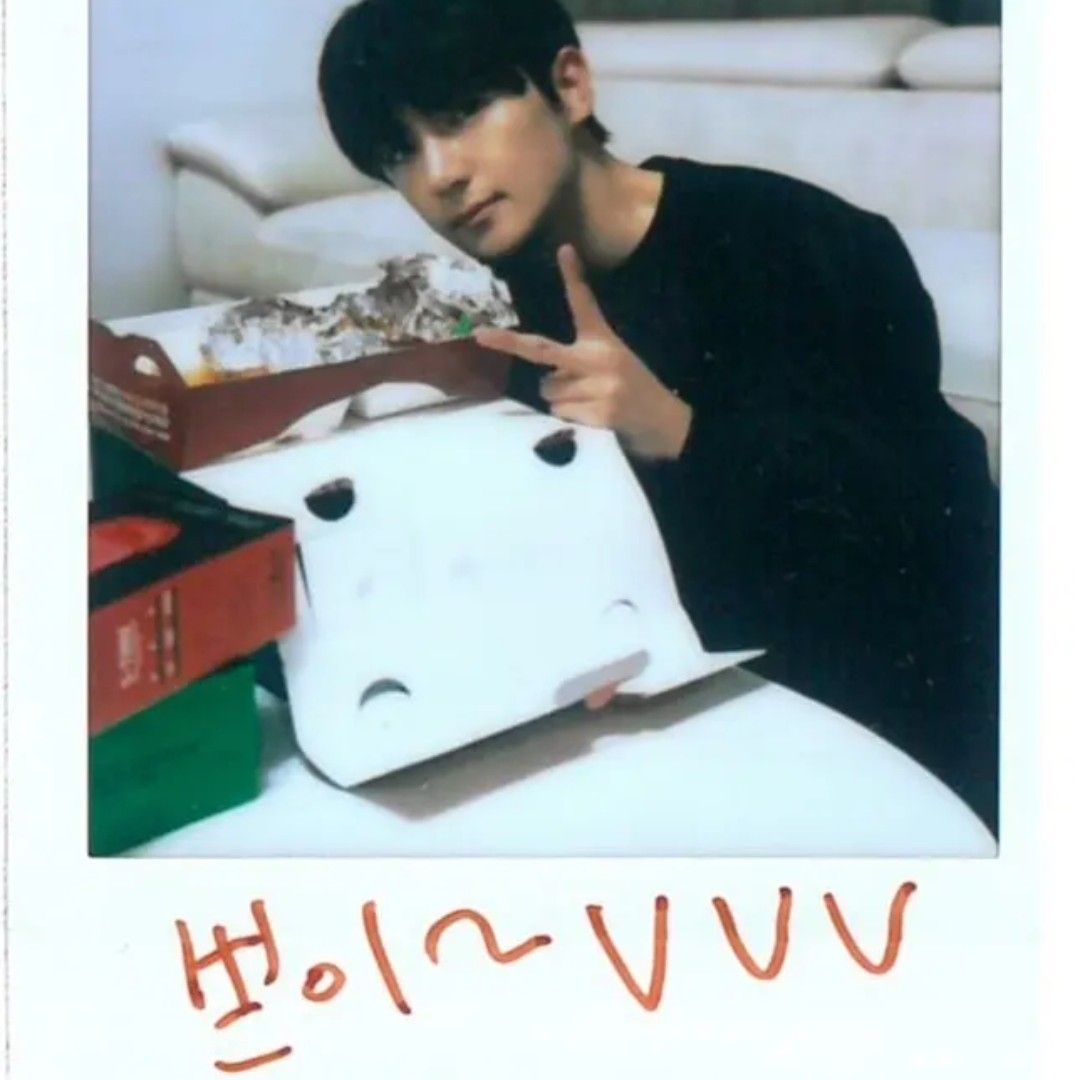Recent activity shot of Hyunjae (THE BOYZ)