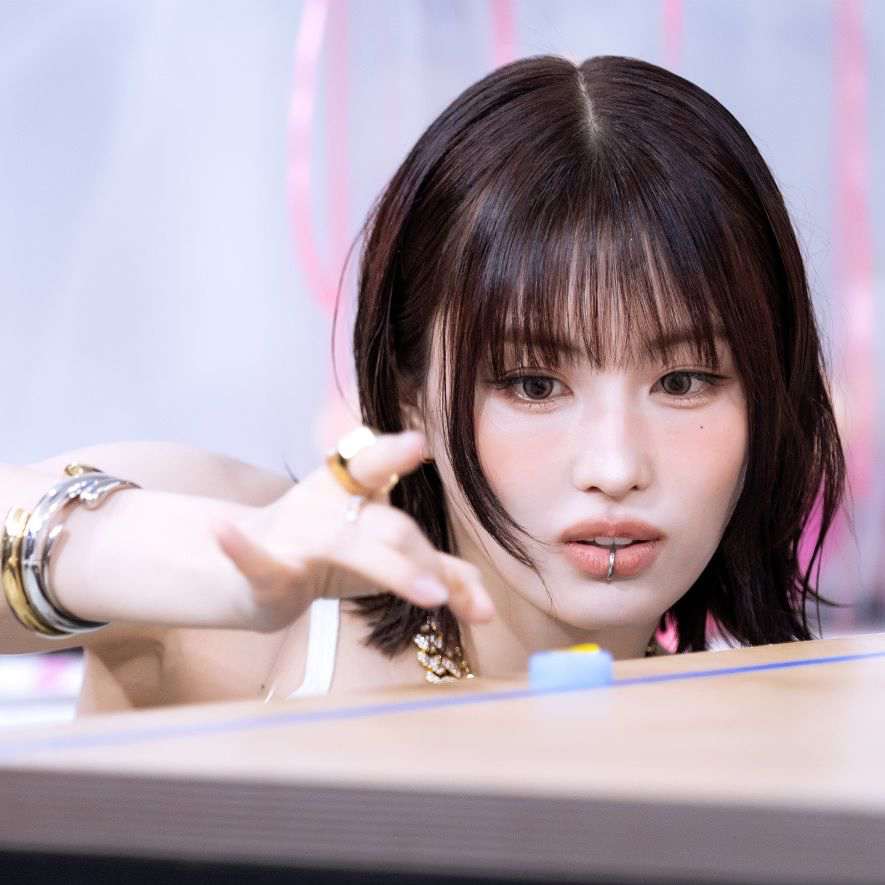 Behind-the-scenes cut of Momo (TWICE)