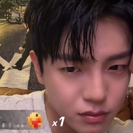 A moment captured by Donghun (A.C.E)'s fan