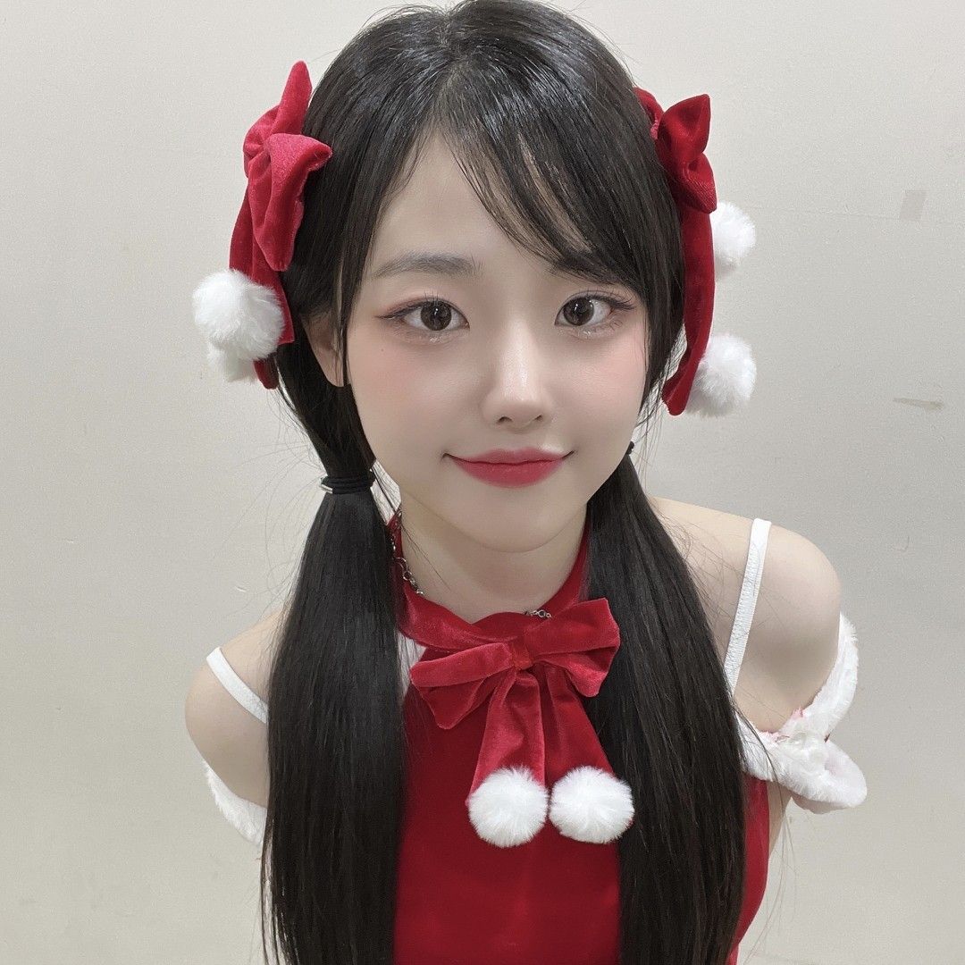 Behind-the-scenes cut of QWER