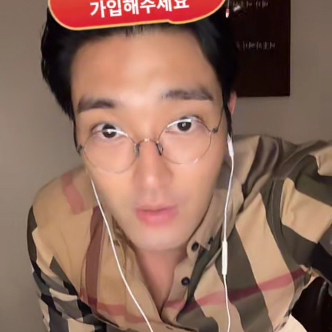 Recent activity shot of Siwon (Super Junior)