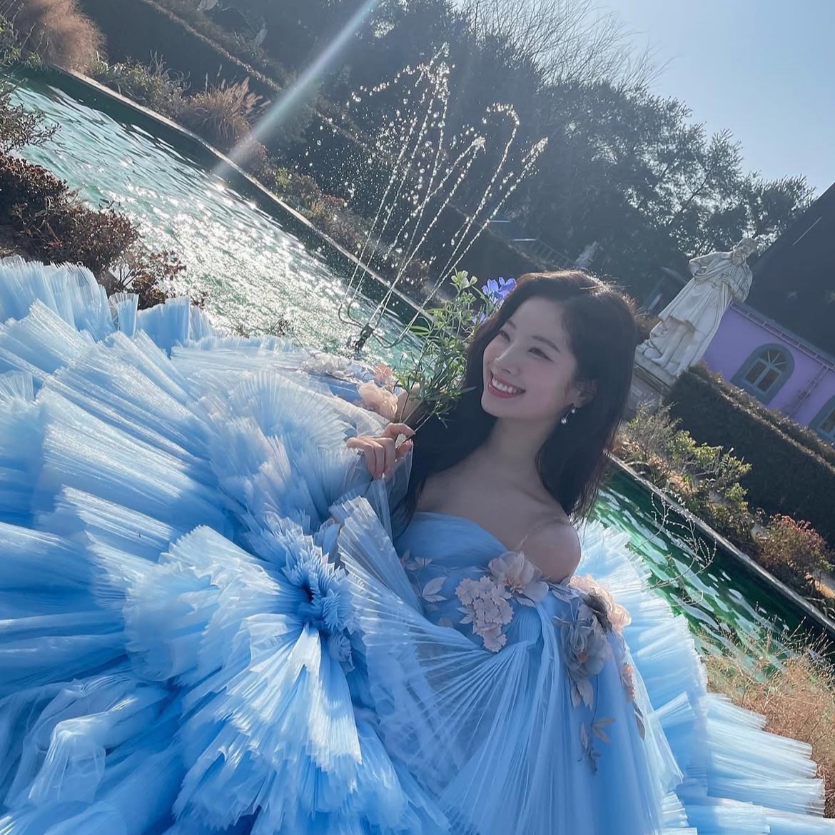 Behind-the-scenes cut of Dahyun (TWICE)