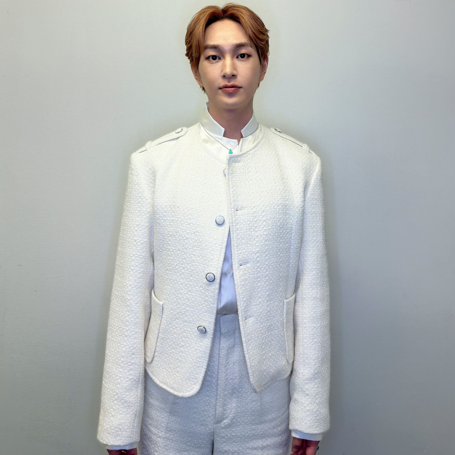 Behind-the-scenes cut of Onew (SHINee)