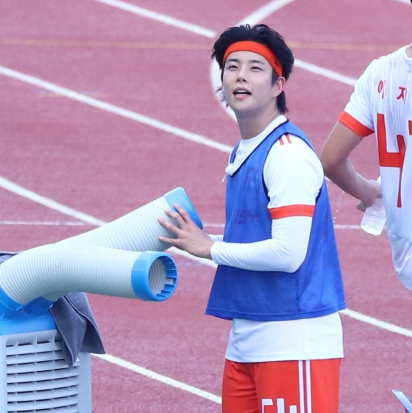 A moment captured by MJ (ASTRO)'s fan