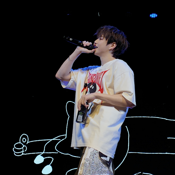 姜丹尼尔粉丝拍下的瞬间