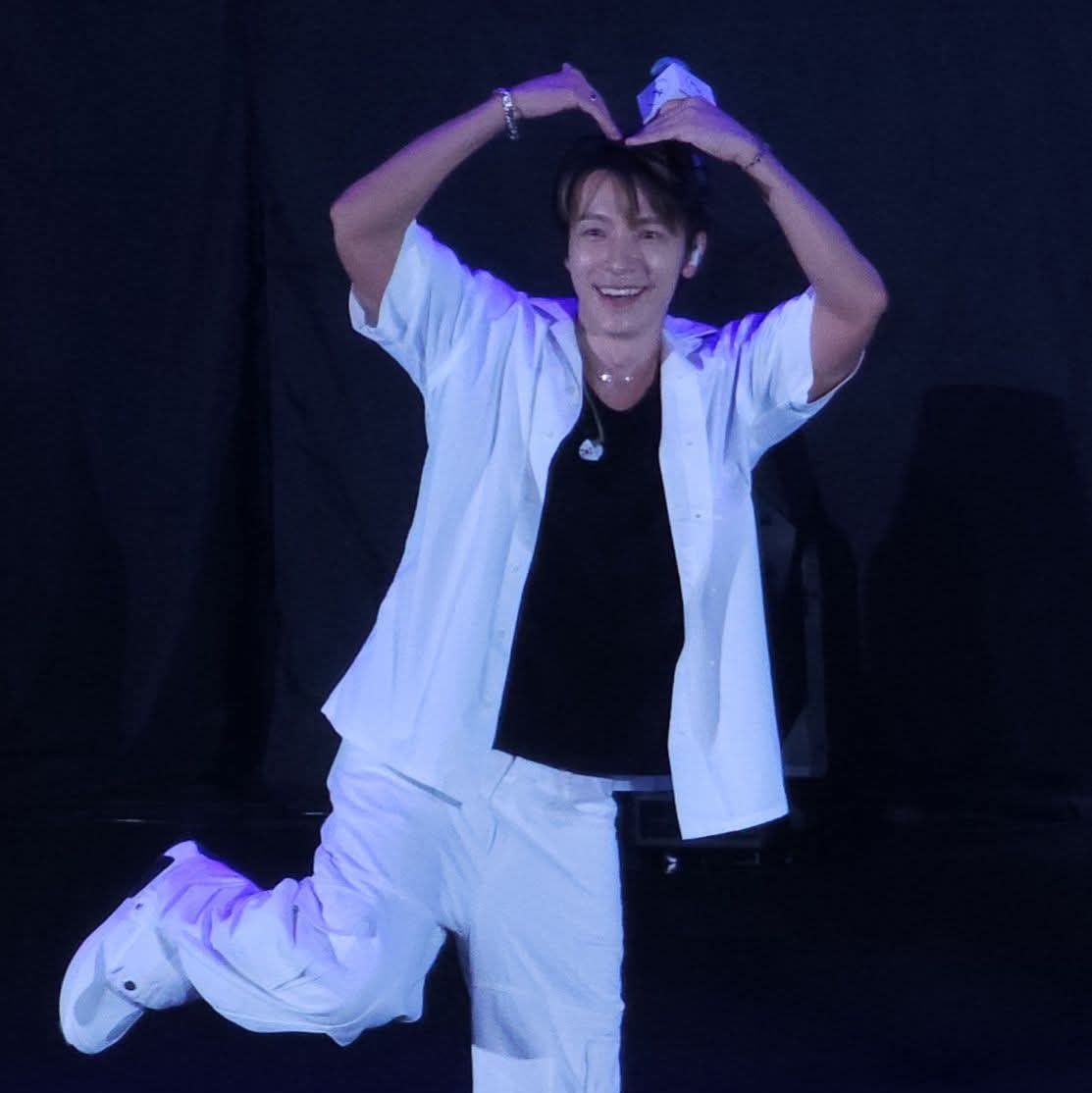 Behind-the-scenes cut of Super Junior