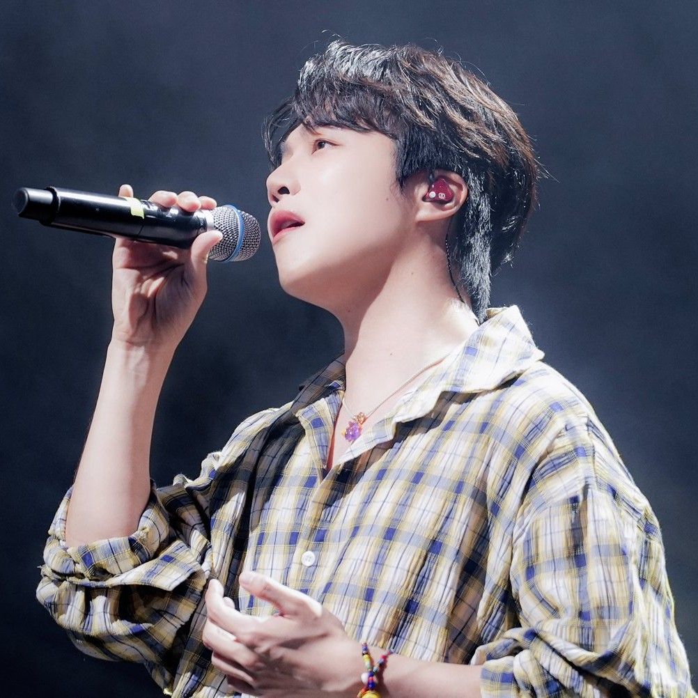 A moment captured by Jinho (PENTAGON)'s fan