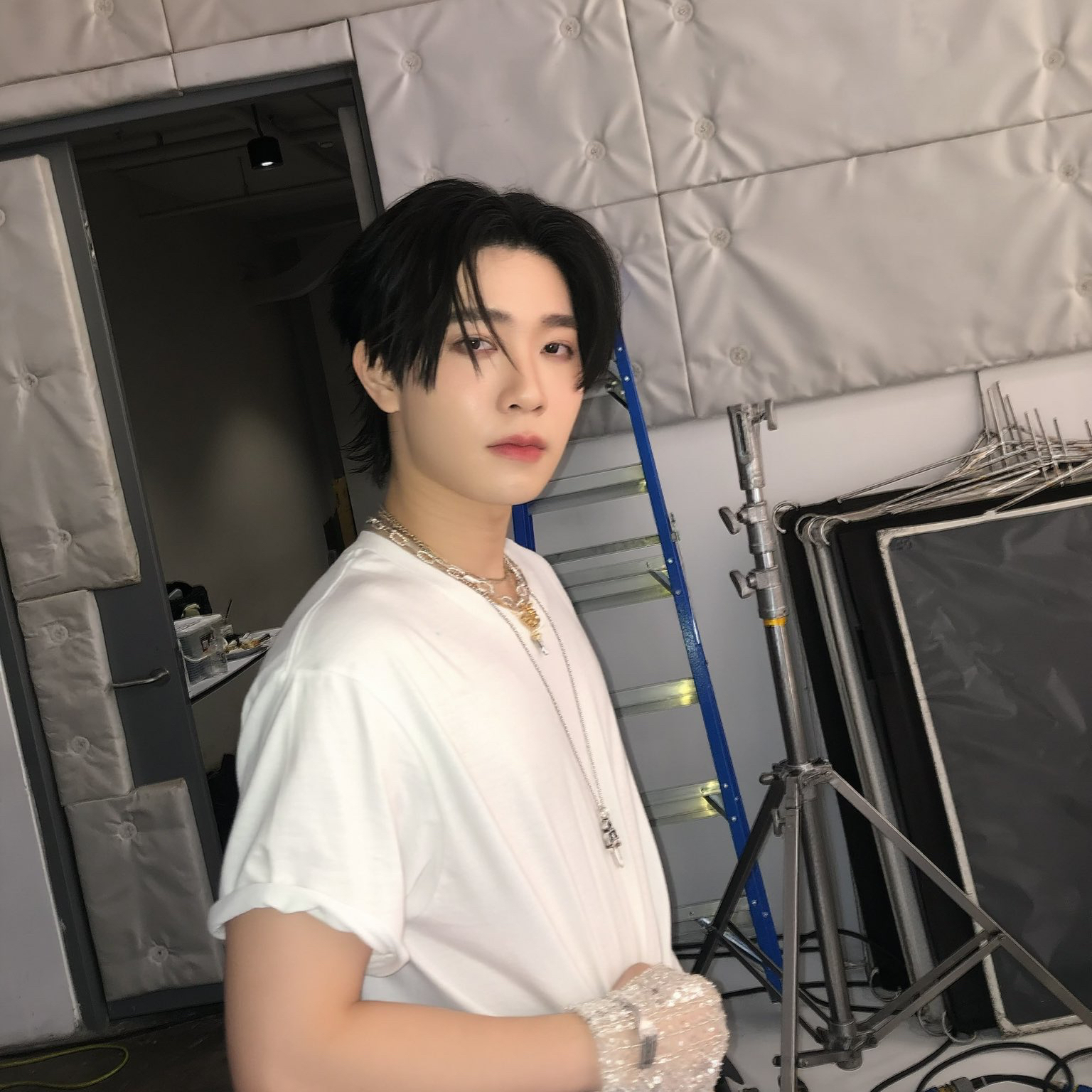 Behind-the-scenes cut of Yim (DEXX)