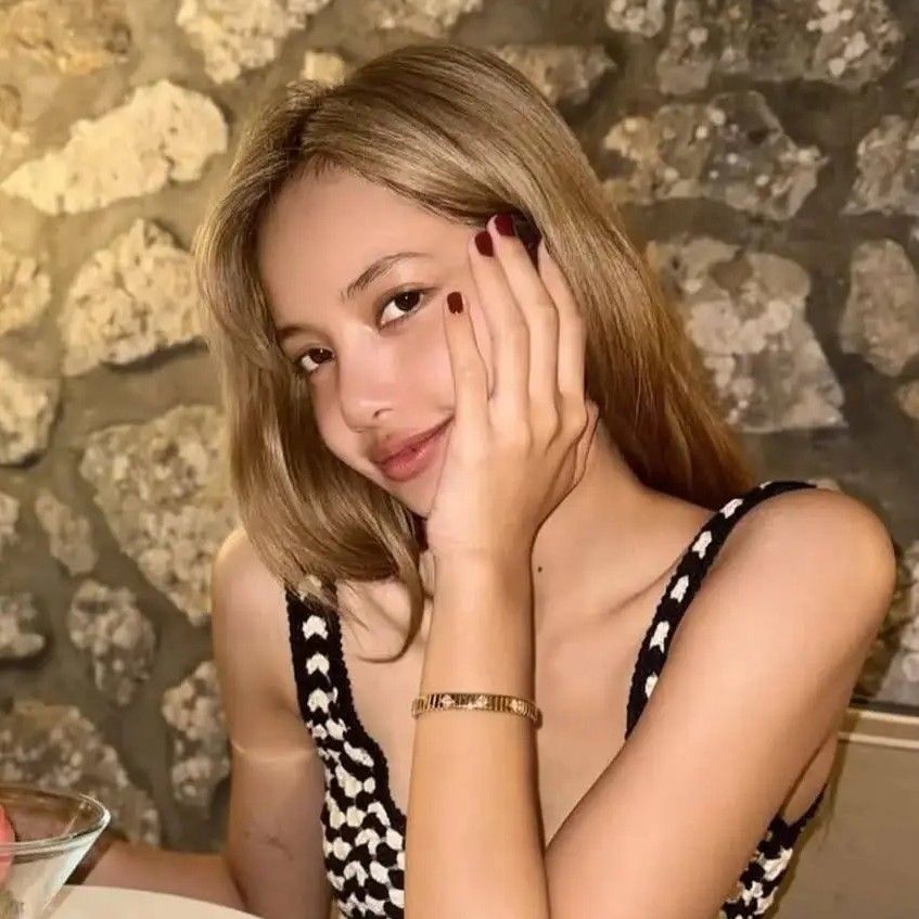 A moment captured by Lisa (BLACKPINK)'s fan