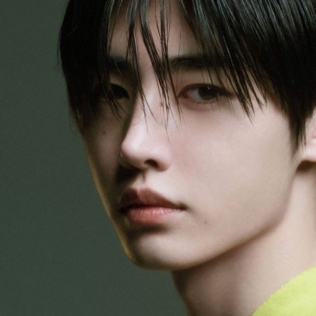 Latest photo of Sunghoon (ENHYPEN)