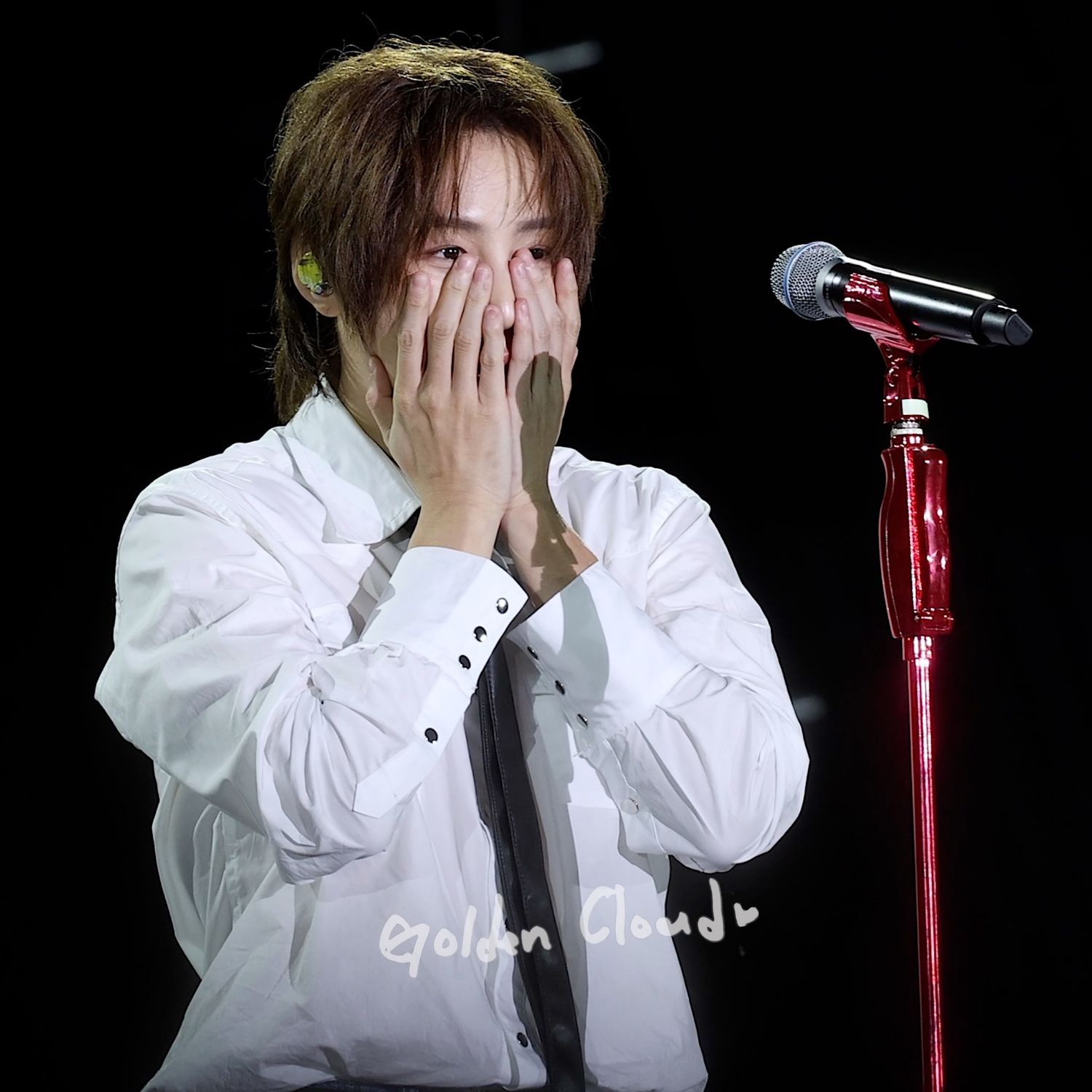 A moment captured by Ha Sungwoon's fan