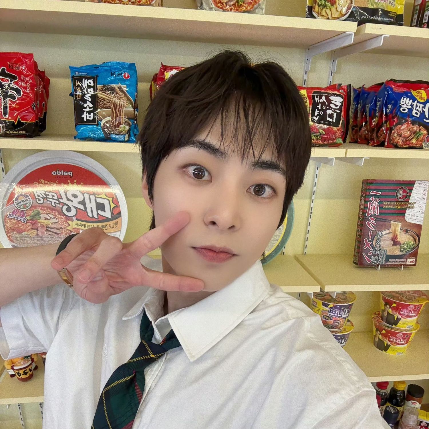Behind-the-scenes cut of Xiumin (EXO)