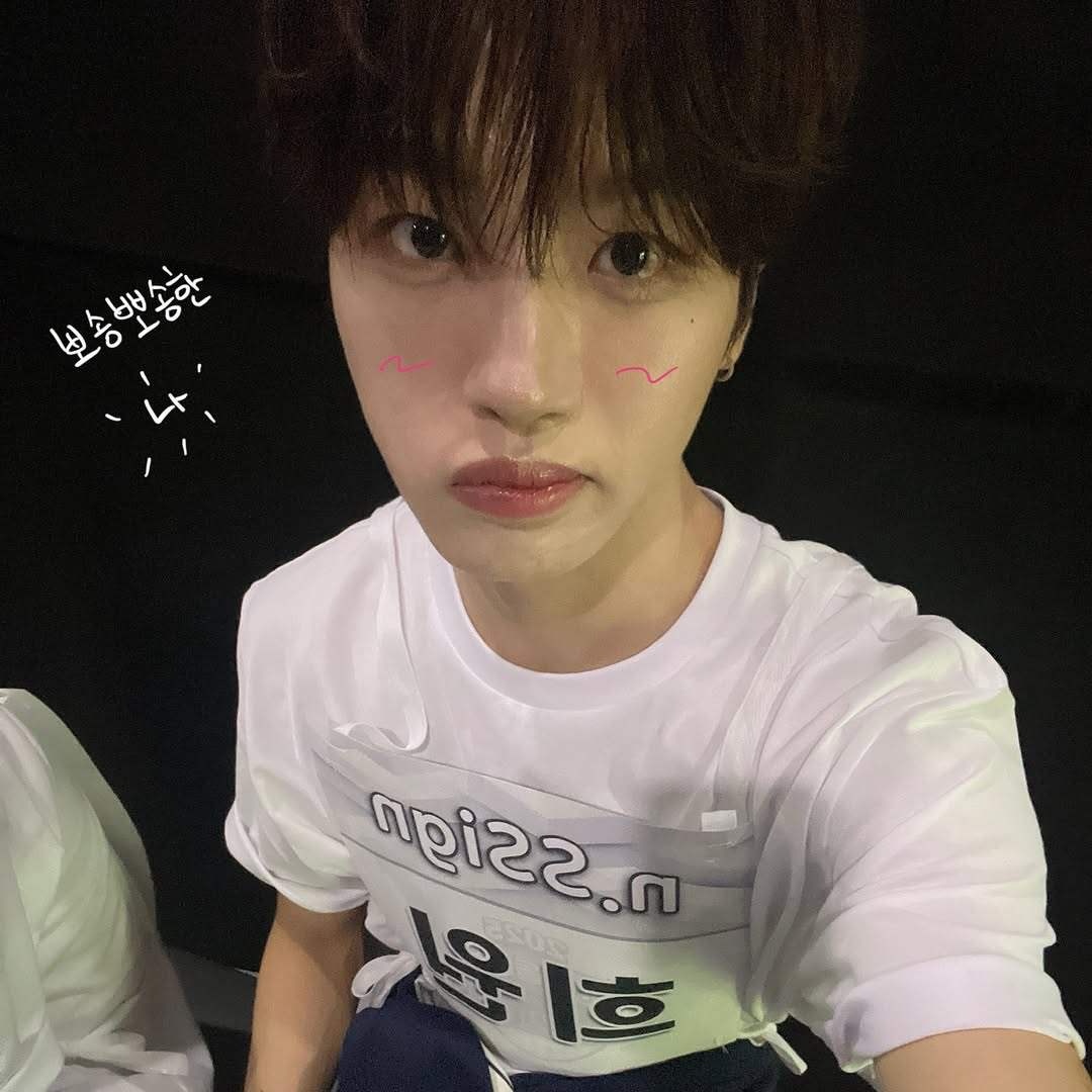 Behind-the-scenes cut of Huiwon (n.SSign)