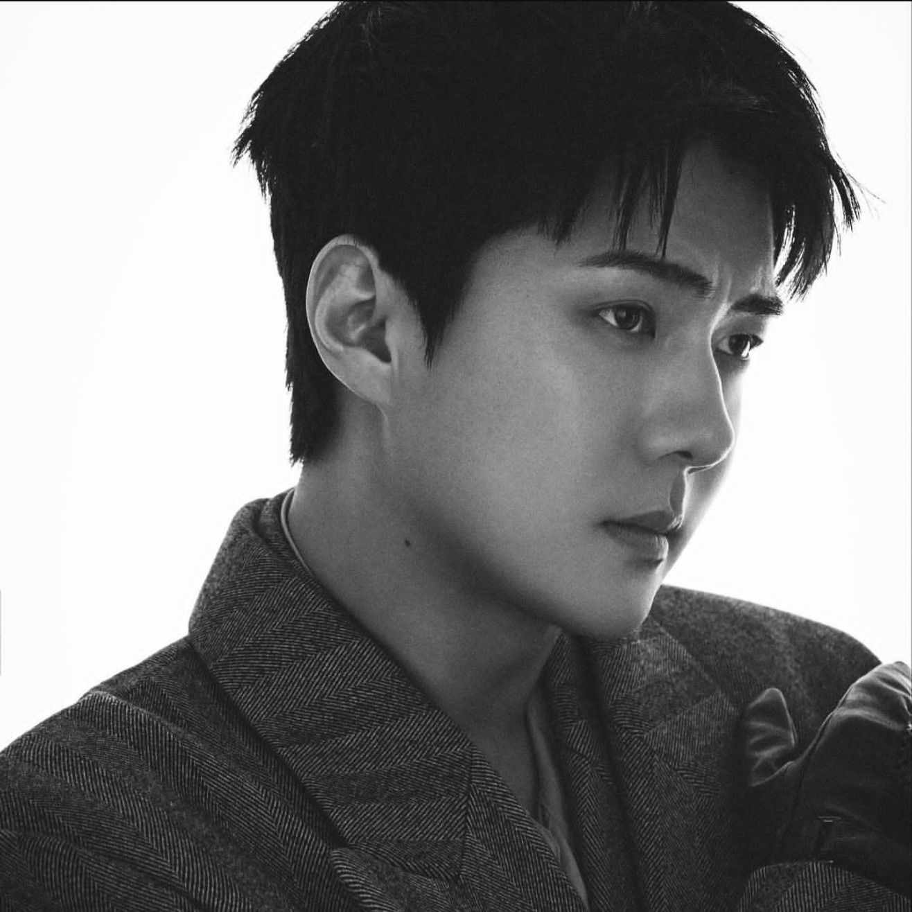 Behind-the-scenes cut of EXO