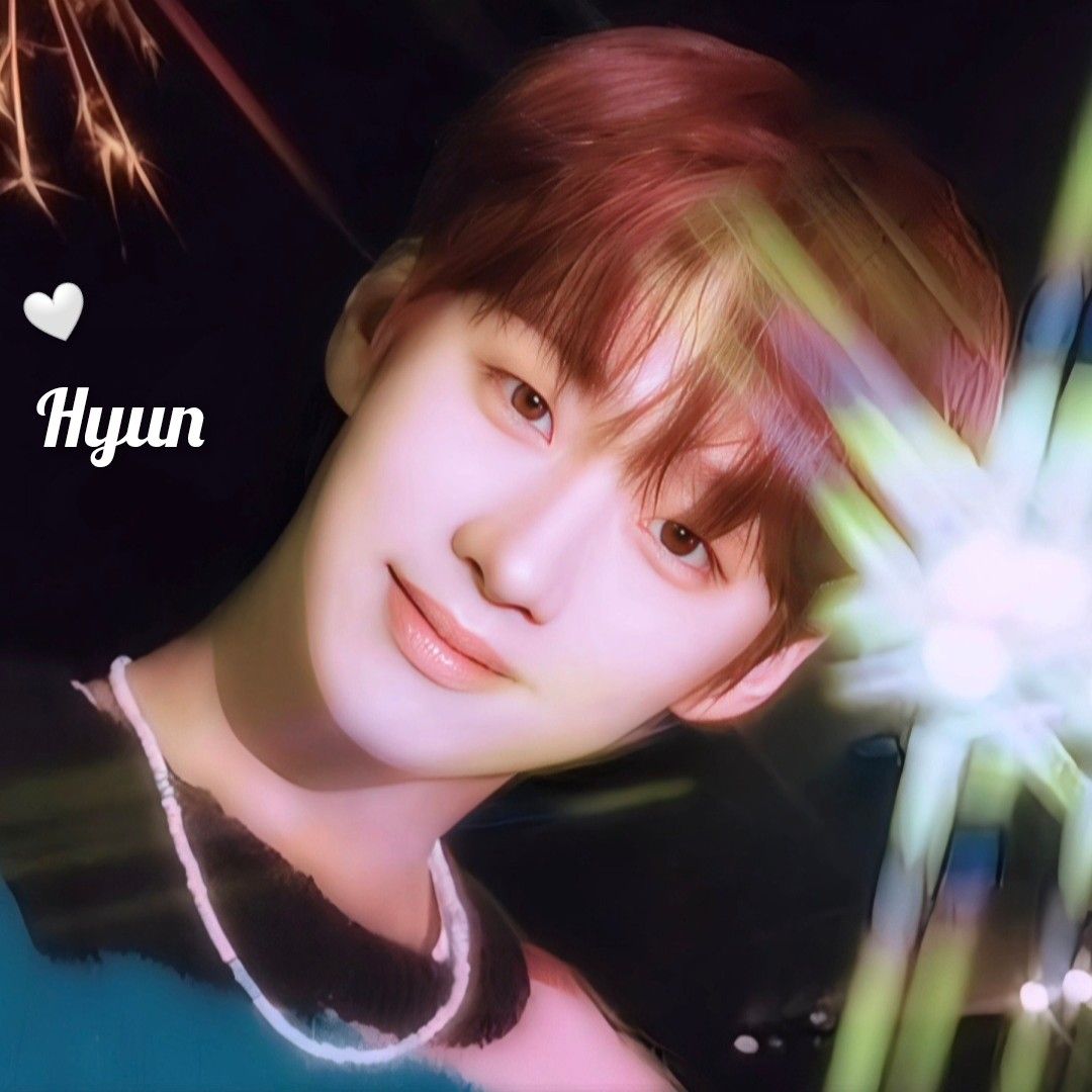 A moment captured by Hyun's fan