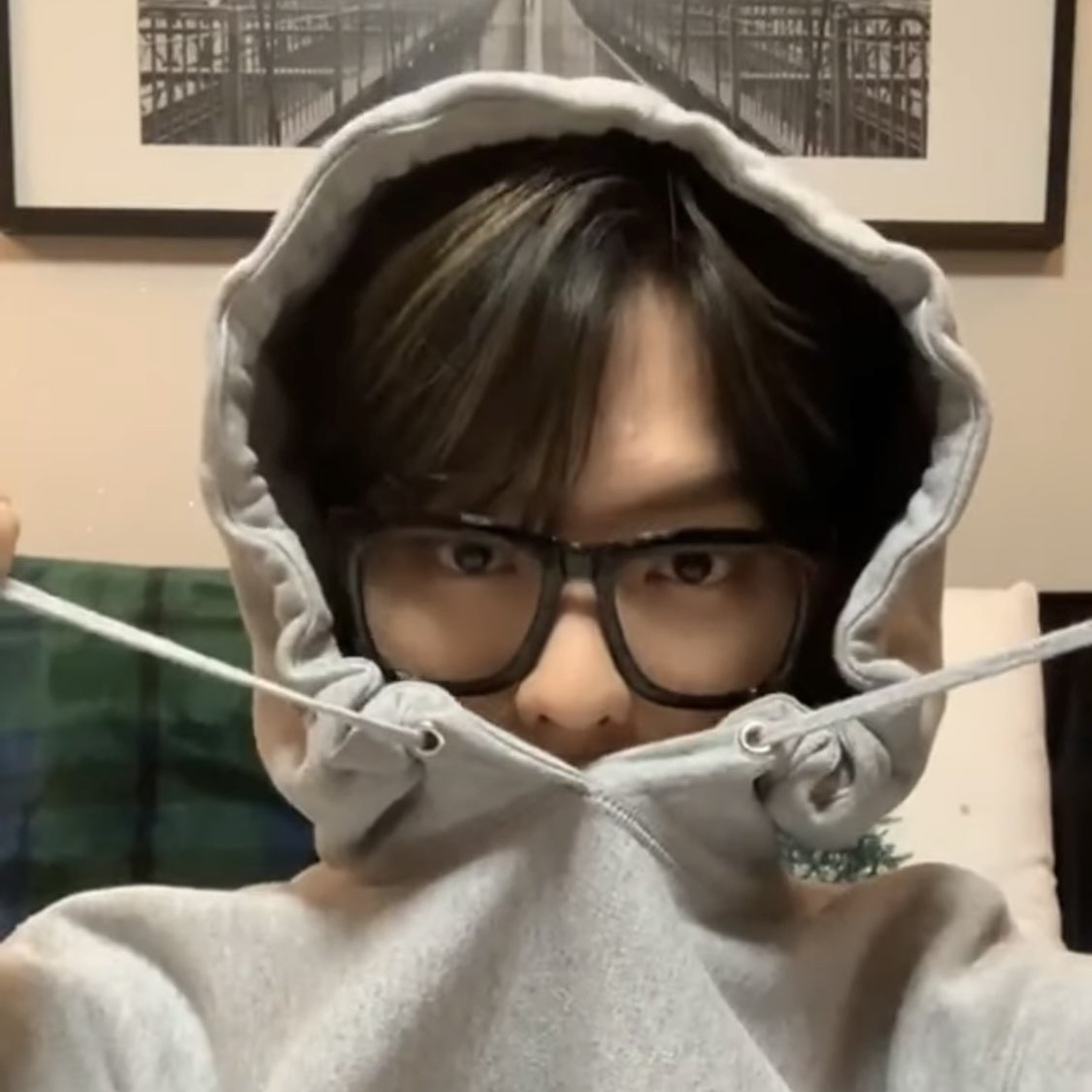 Behind-the-scenes cut of Yook Sungjae (BTOB)