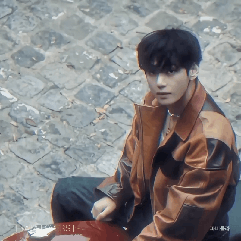 Foto aktivitas terbaru V (BTS)