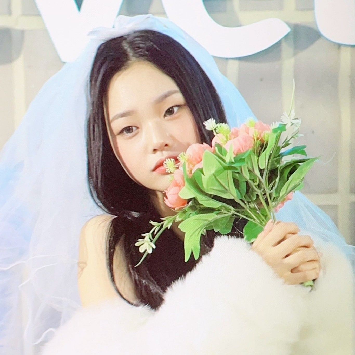 Recent activity shot of Park Boeun (CLASS:y)