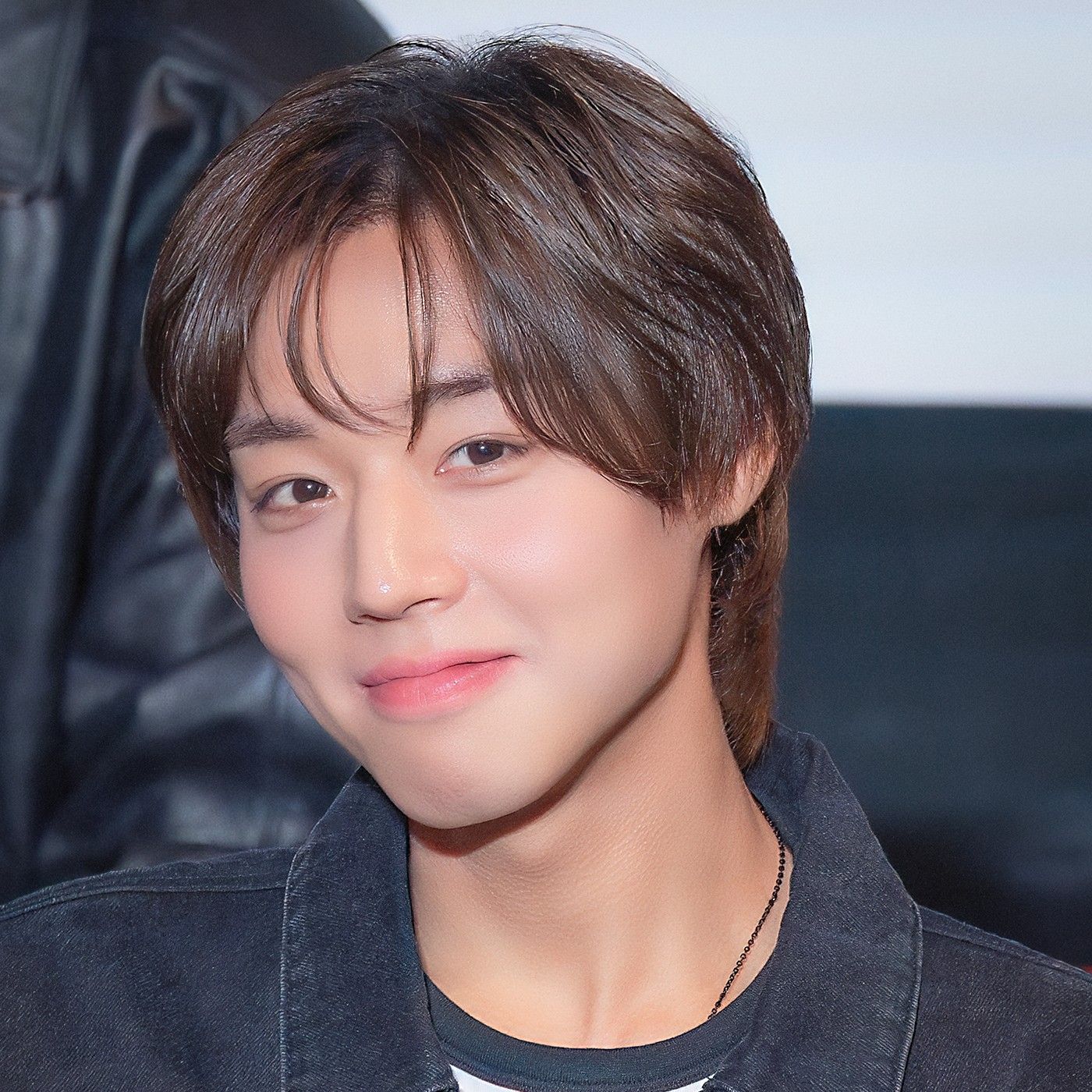 Behind-the-scenes cut of Park Jihoon