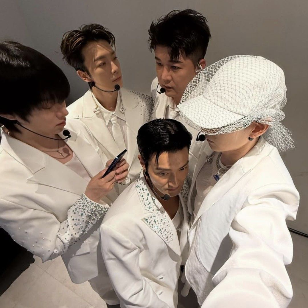 Behind-the-scenes cut of Super Junior