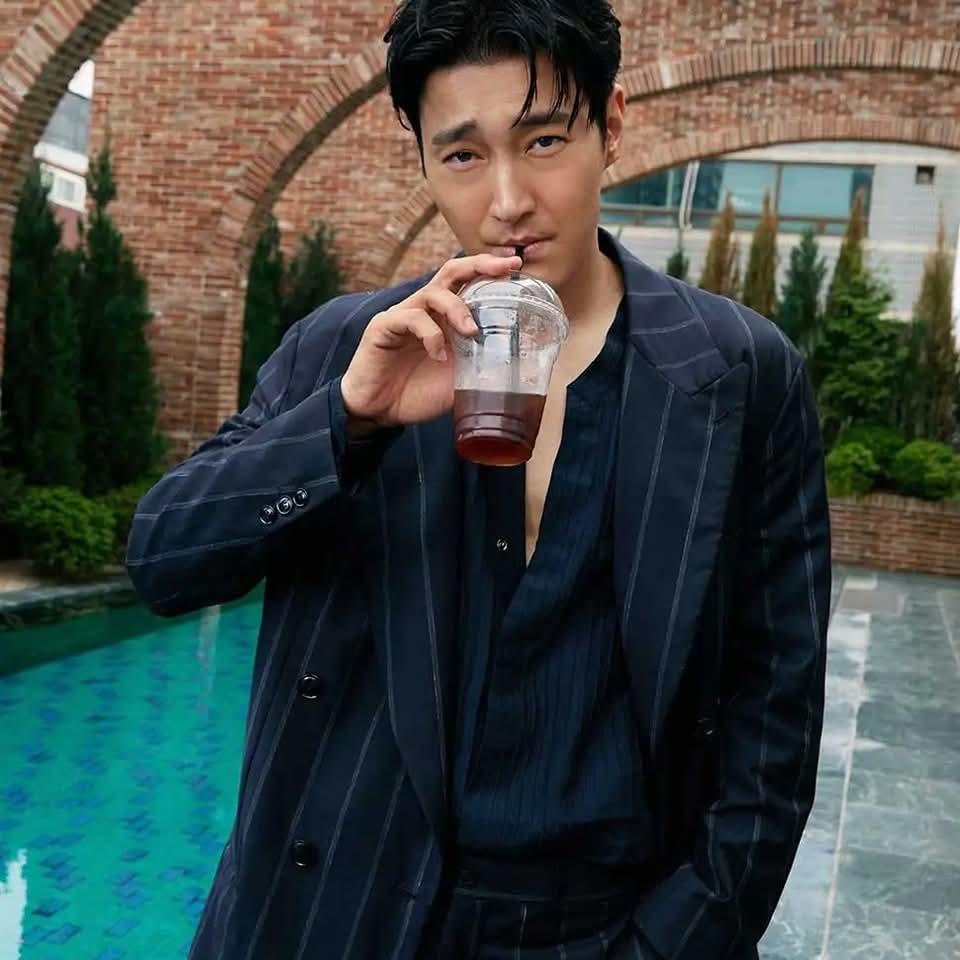 Behind-the-scenes cut of Super Junior