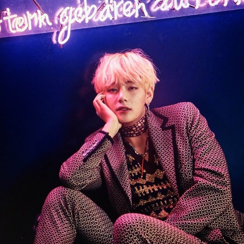 뷔 (방탄소년단) 최근 활동샷