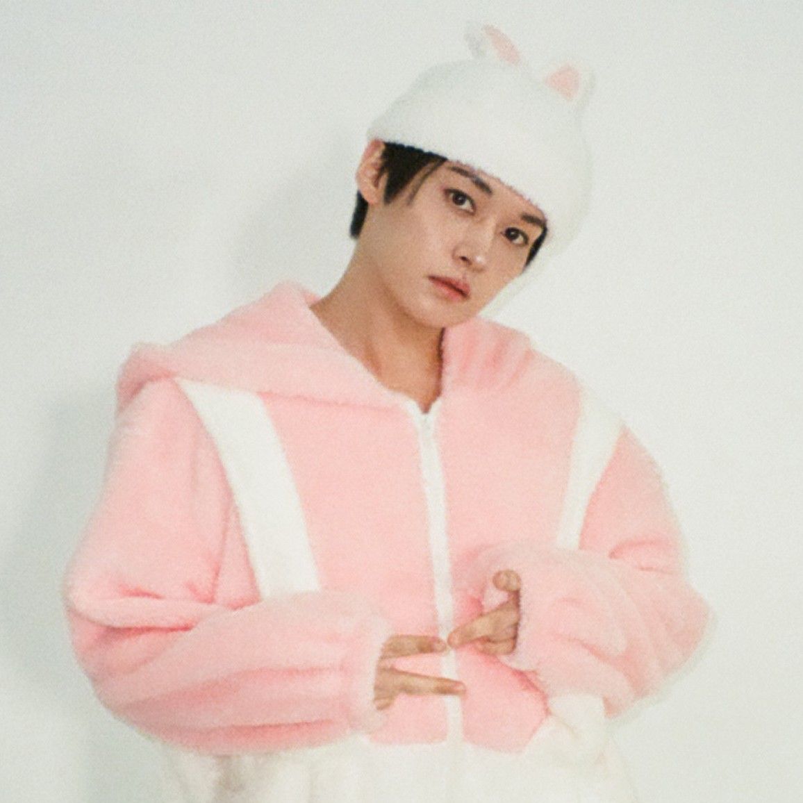 Latest photo of Lee Know (Stray Kids)