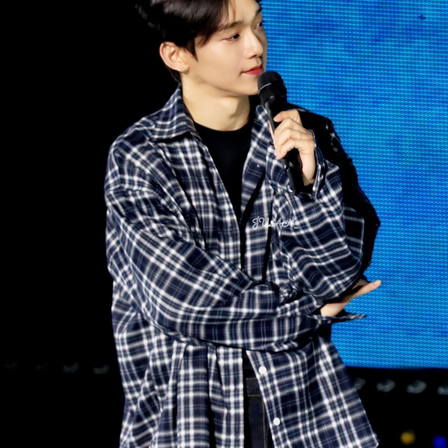 Behind-the-scenes cut of Chen (EXO)