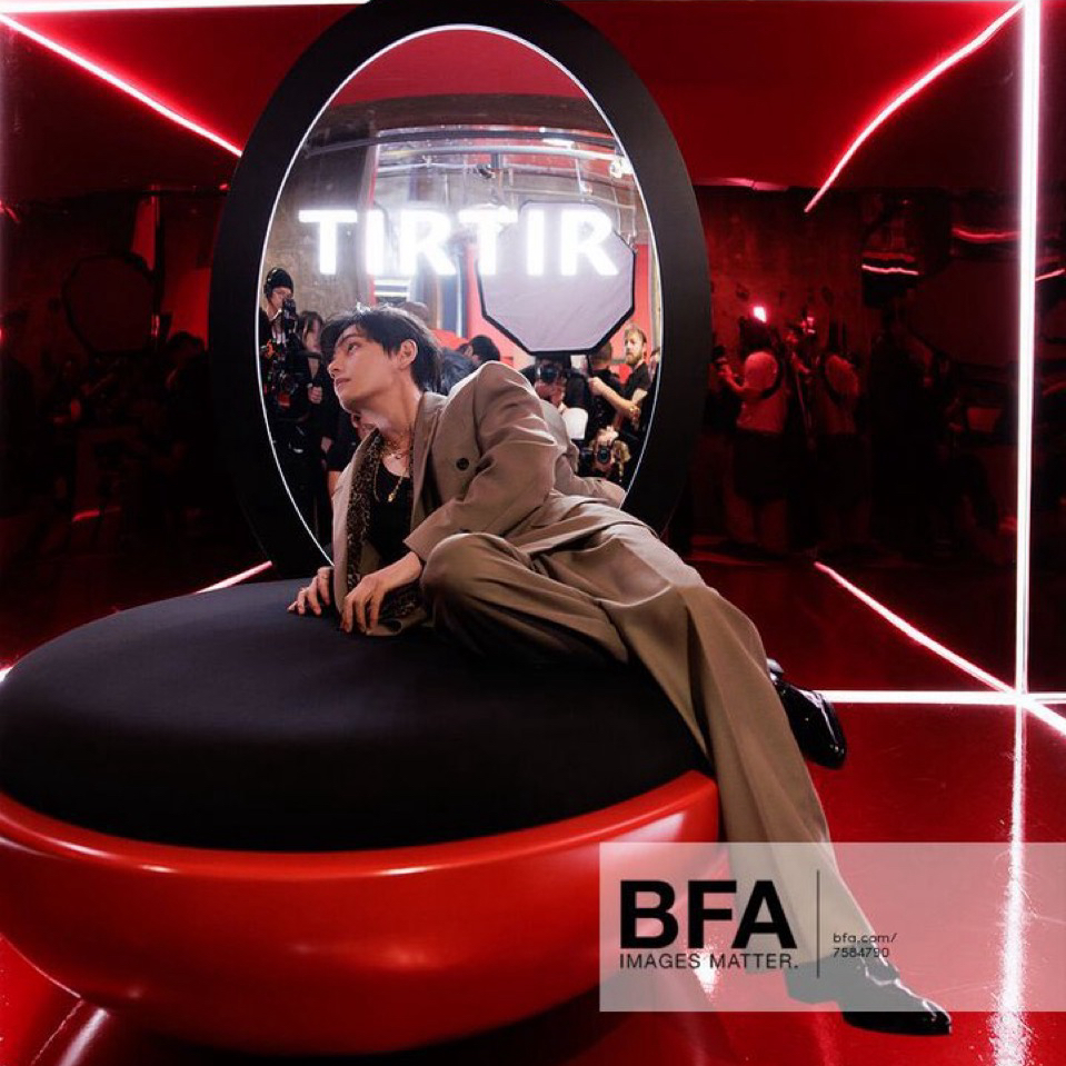 A moment captured by V (BTS)'s fan