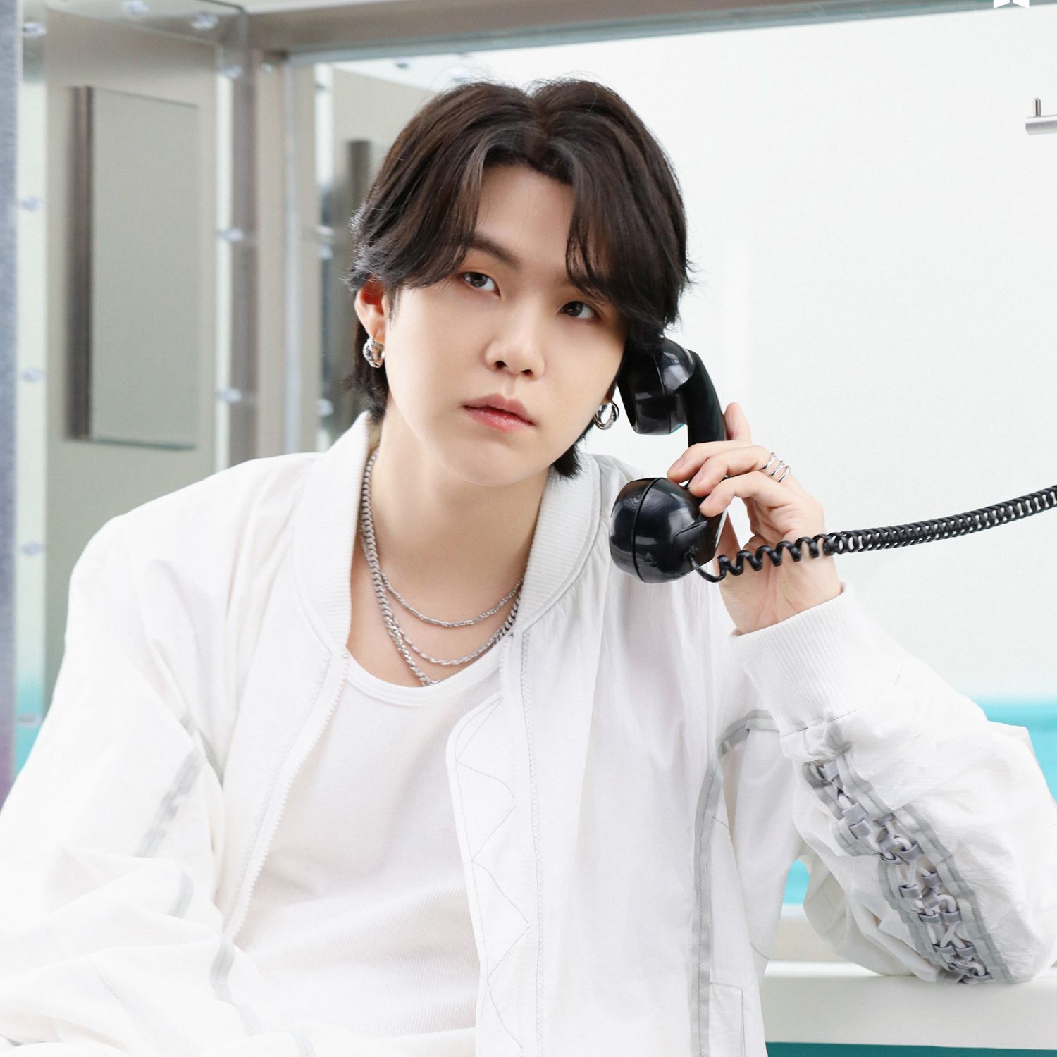 Behind-the-scenes cut of BTS