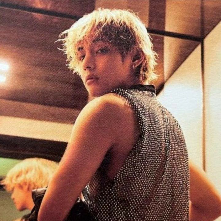 뷔 (방탄소년단)의 최신 사진