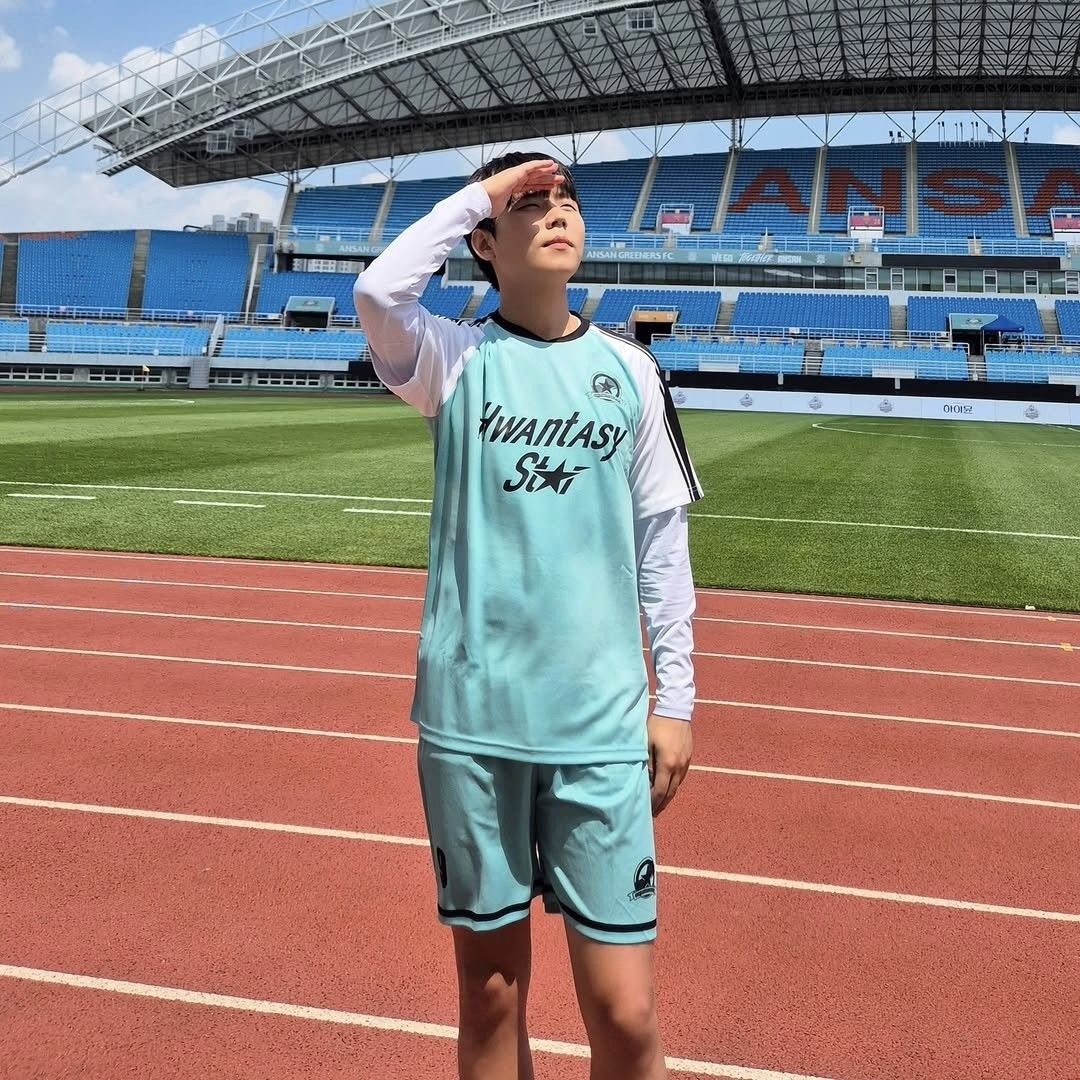 A moment captured by Jung Seunghwan's fan