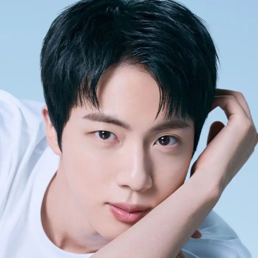 Momen yang diabadikan oleh penggemar Jin (BTS)