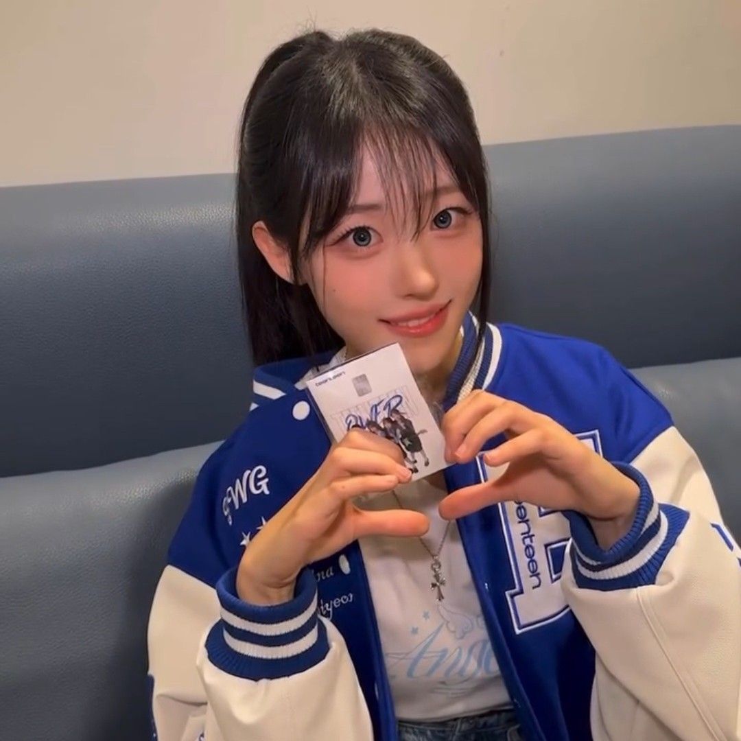 Behind-the-scenes cut of Hina (QWER)