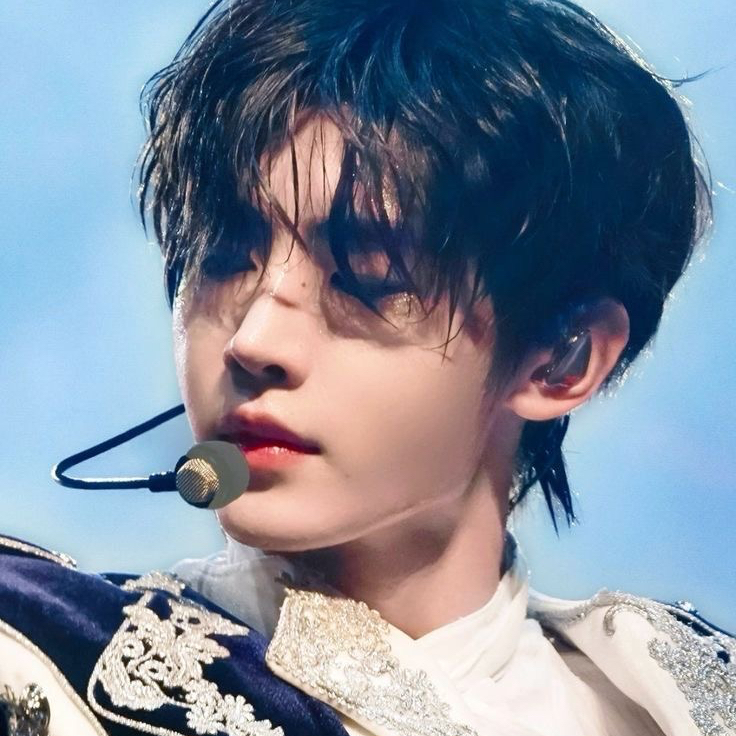 Latest photo of Sunghoon (ENHYPEN)