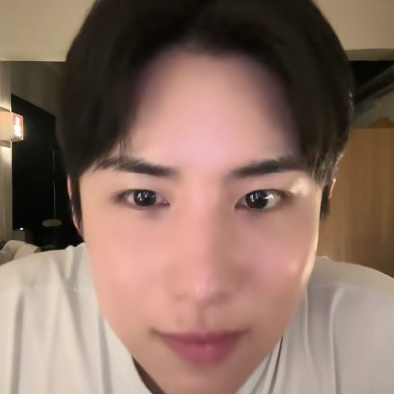 Behind-the-scenes cut of Wow (A.C.E)