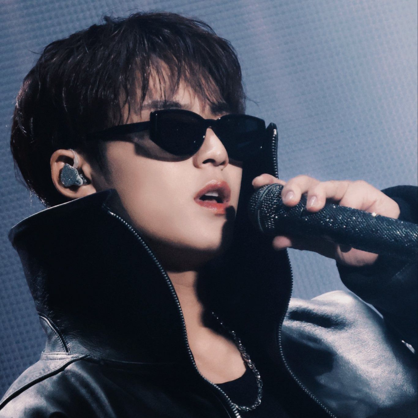 A moment captured by Mingyu (SEVENTEEN)'s fan
