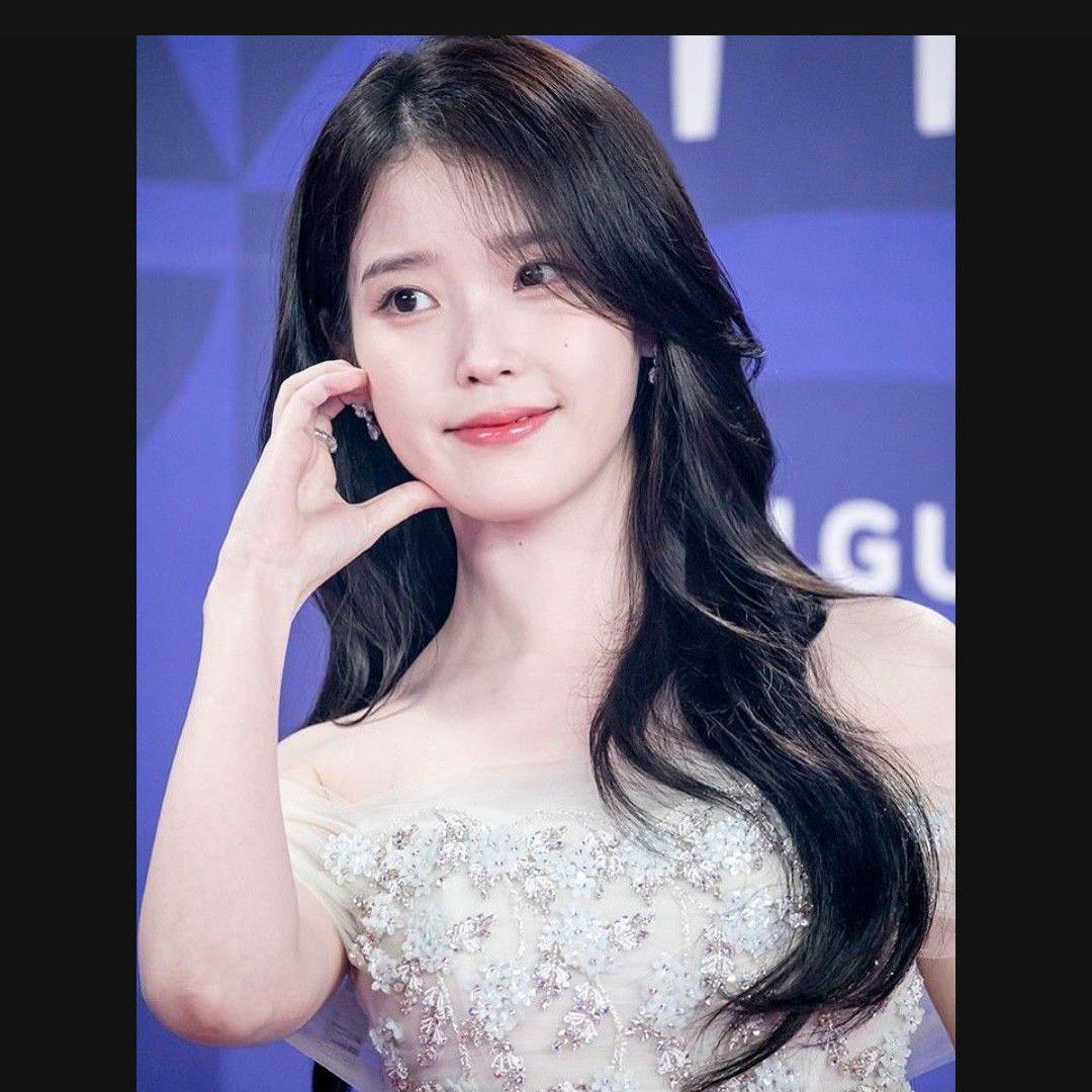 Behind-the-scenes cut of IU