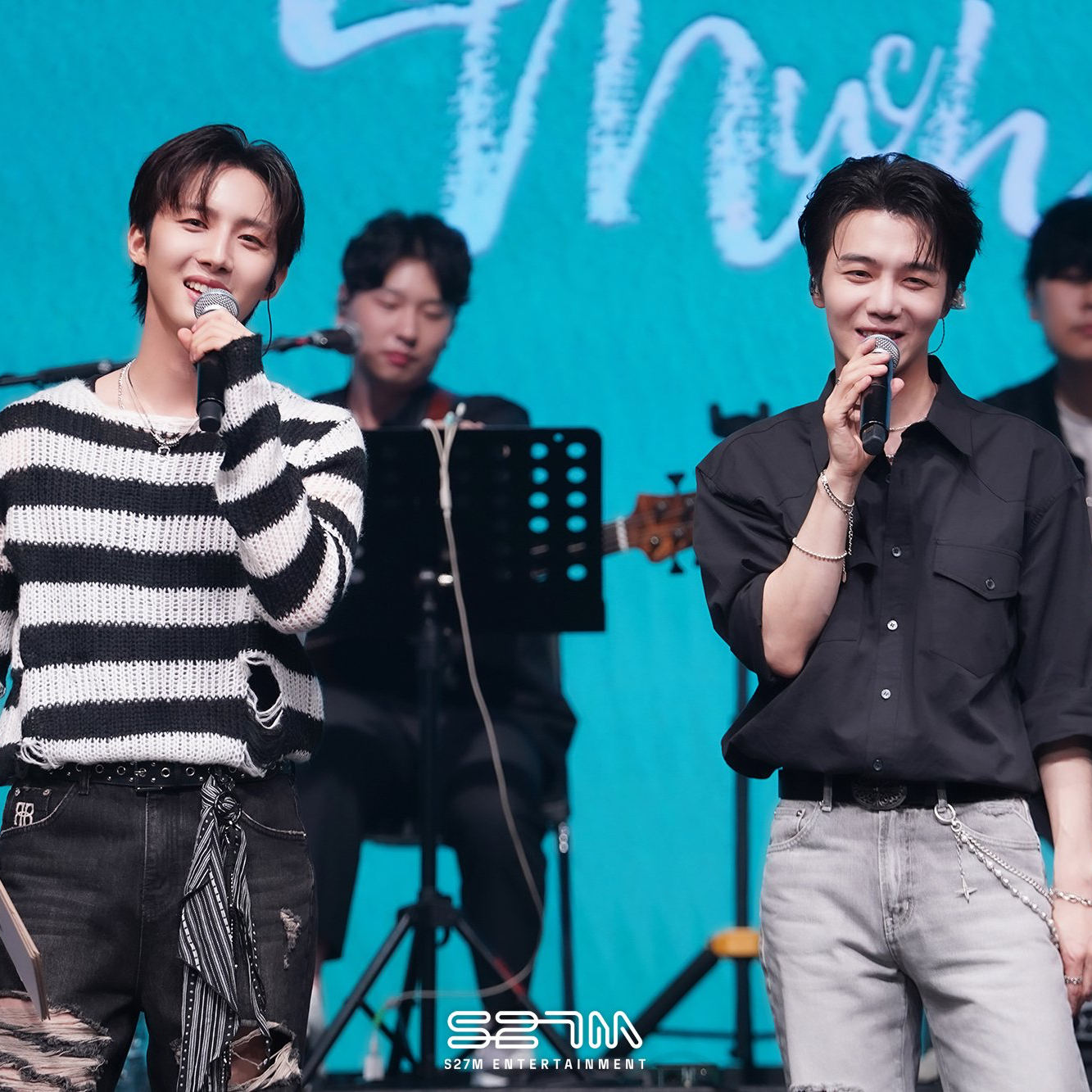 A moment captured by PENTAGON's fan