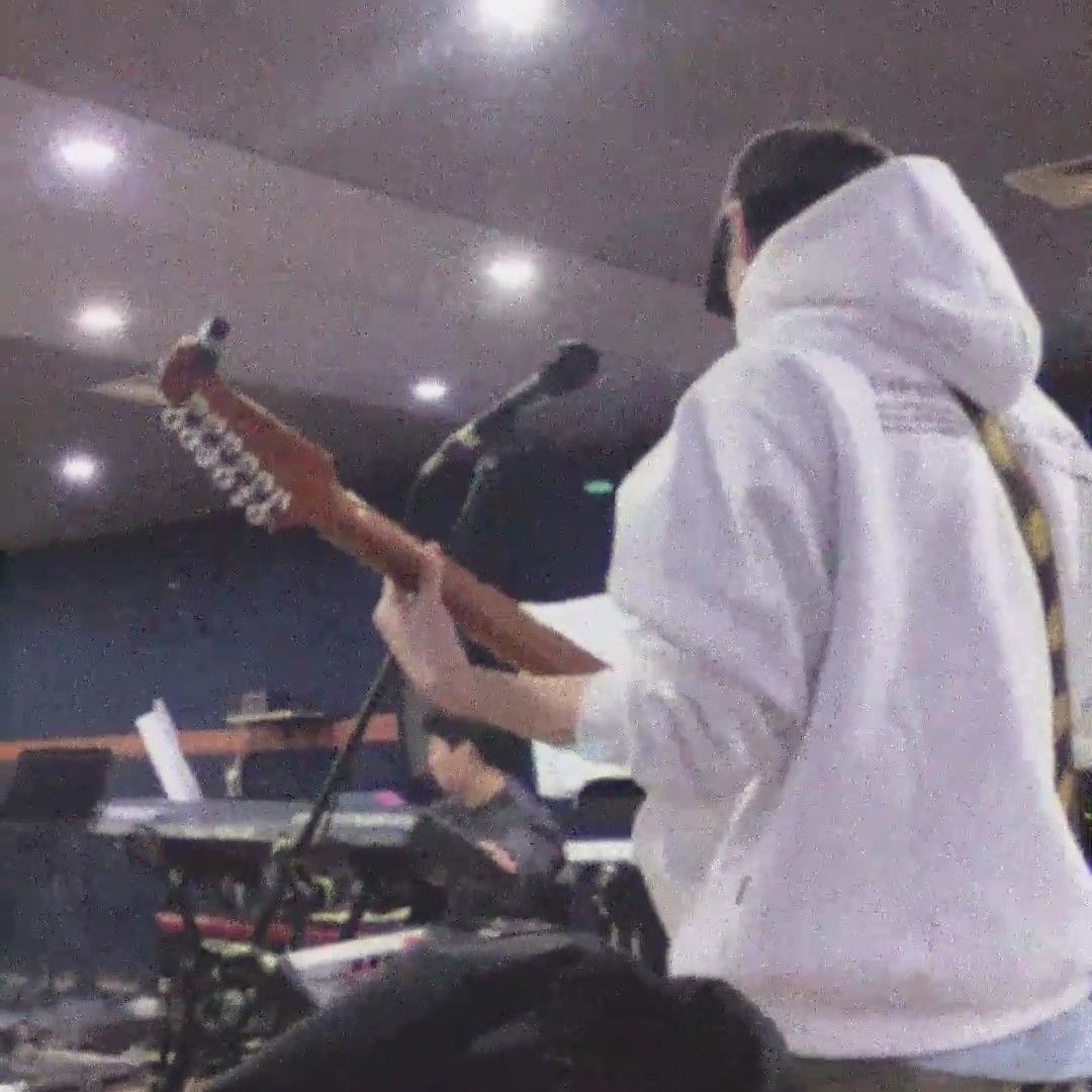 Behind-the-scenes cut of WOODZ