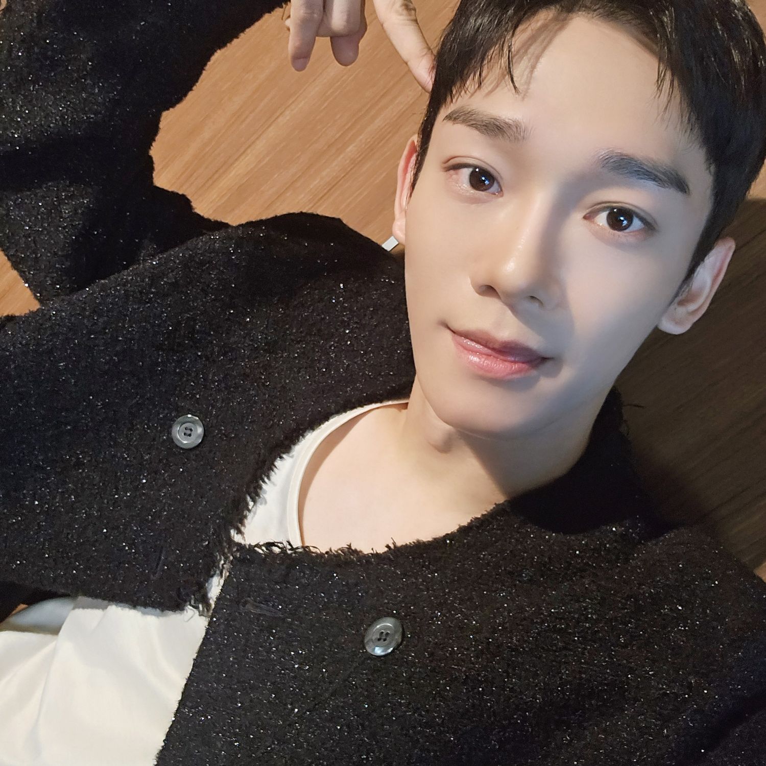 Behind-the-scenes cut of Chen (EXO)