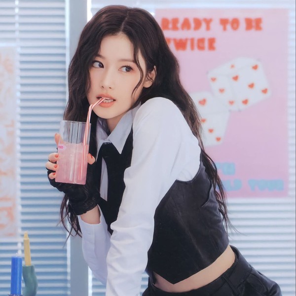 Popular profile image of TWICE selected by votes