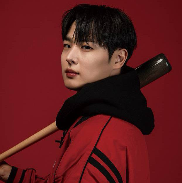 Behind-the-scenes cut of Choi Byungchan