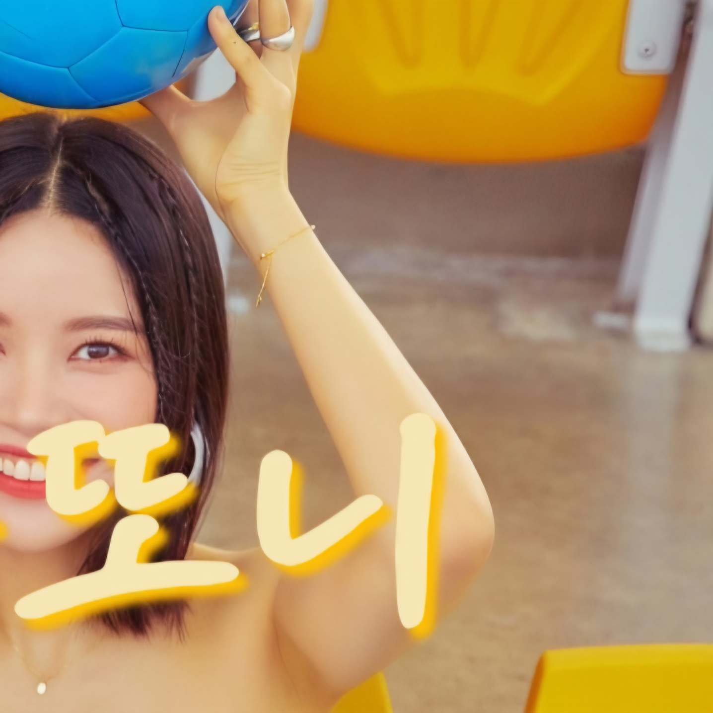 Recent activity shot of Solar (MAMAMOO)