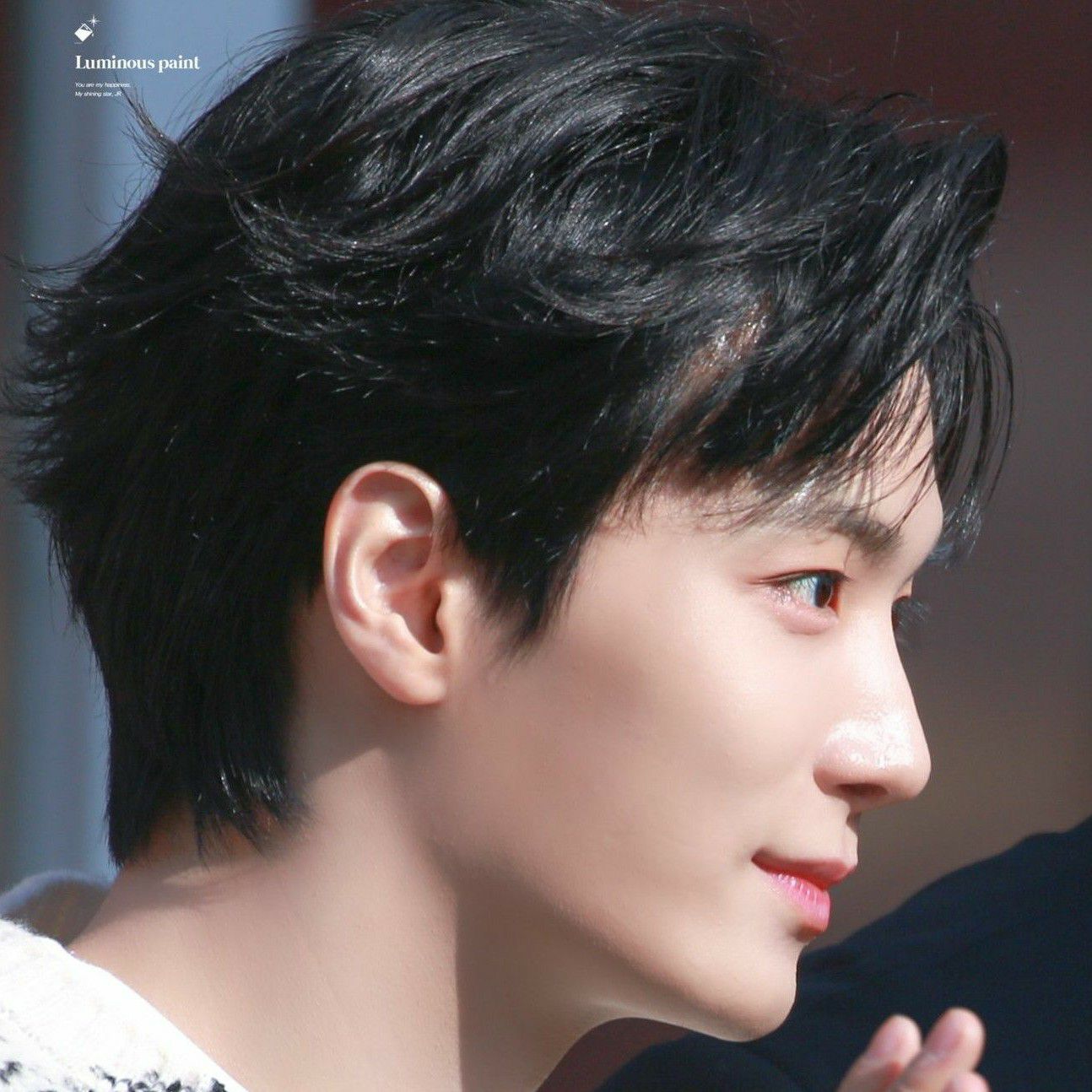 A moment captured by Kim Jonghyeon's fan