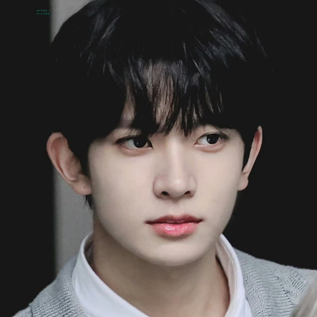 Latest photo of Heeseung (ENHYPEN)