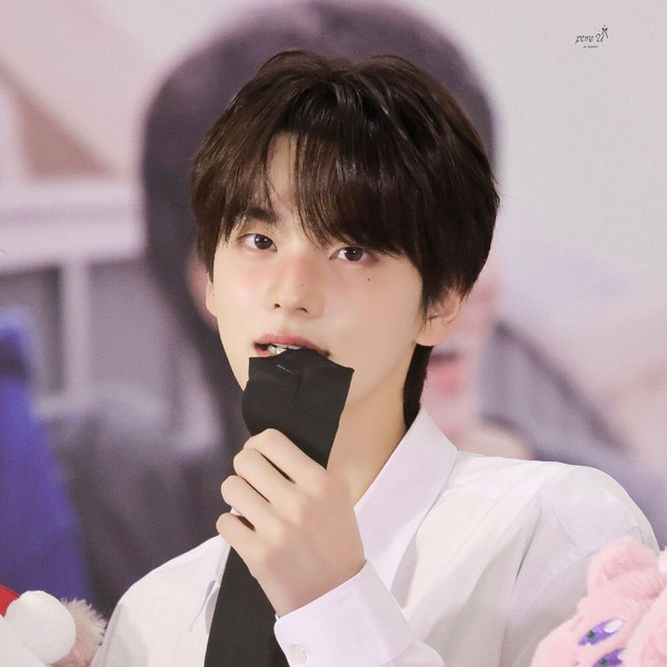 Signature photo of Shinyu (TWS) capturing their charm