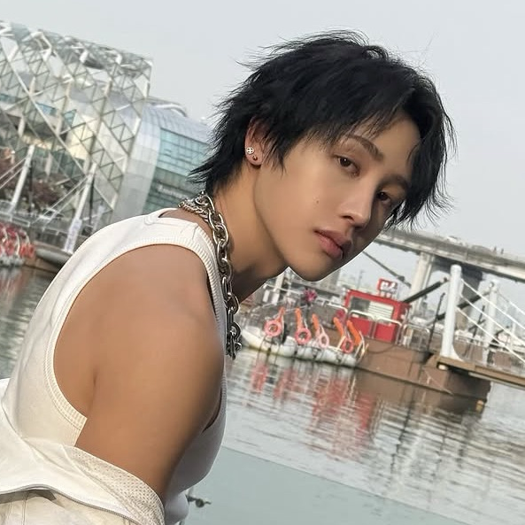 Behind-the-scenes cut of Hunter (Xikers)