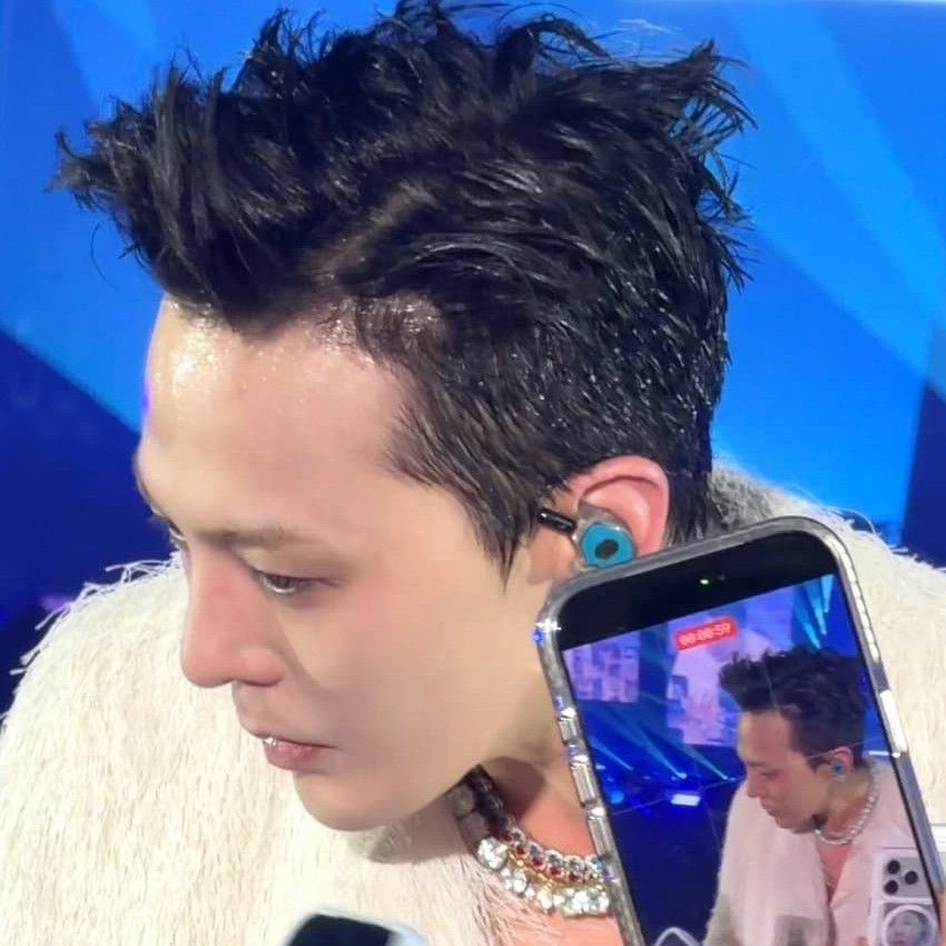 Momen yang diabadikan oleh penggemar G-DRAGON (BIGBANG)