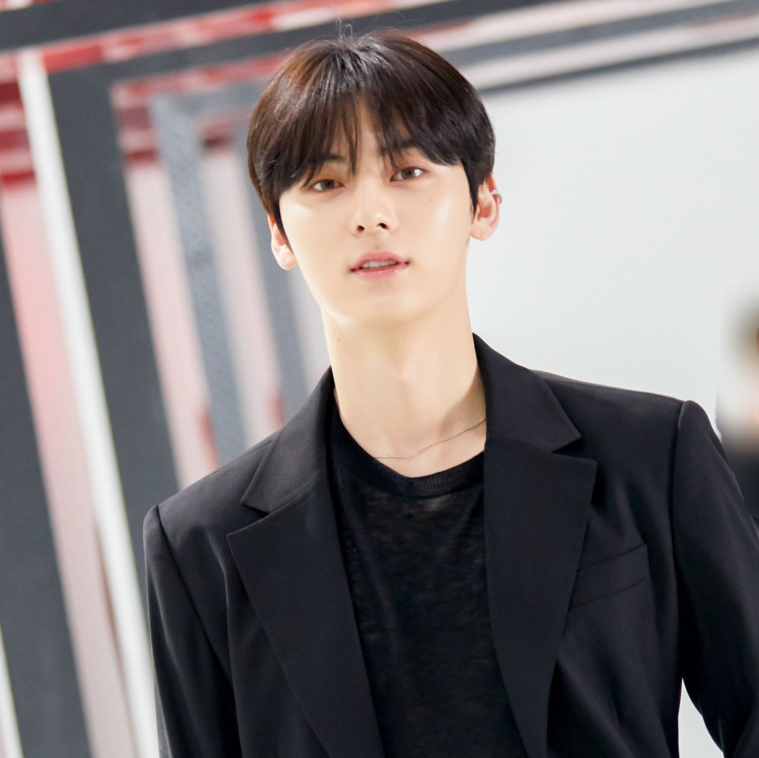 Behind-the-scenes cut of Hwang Minhyun